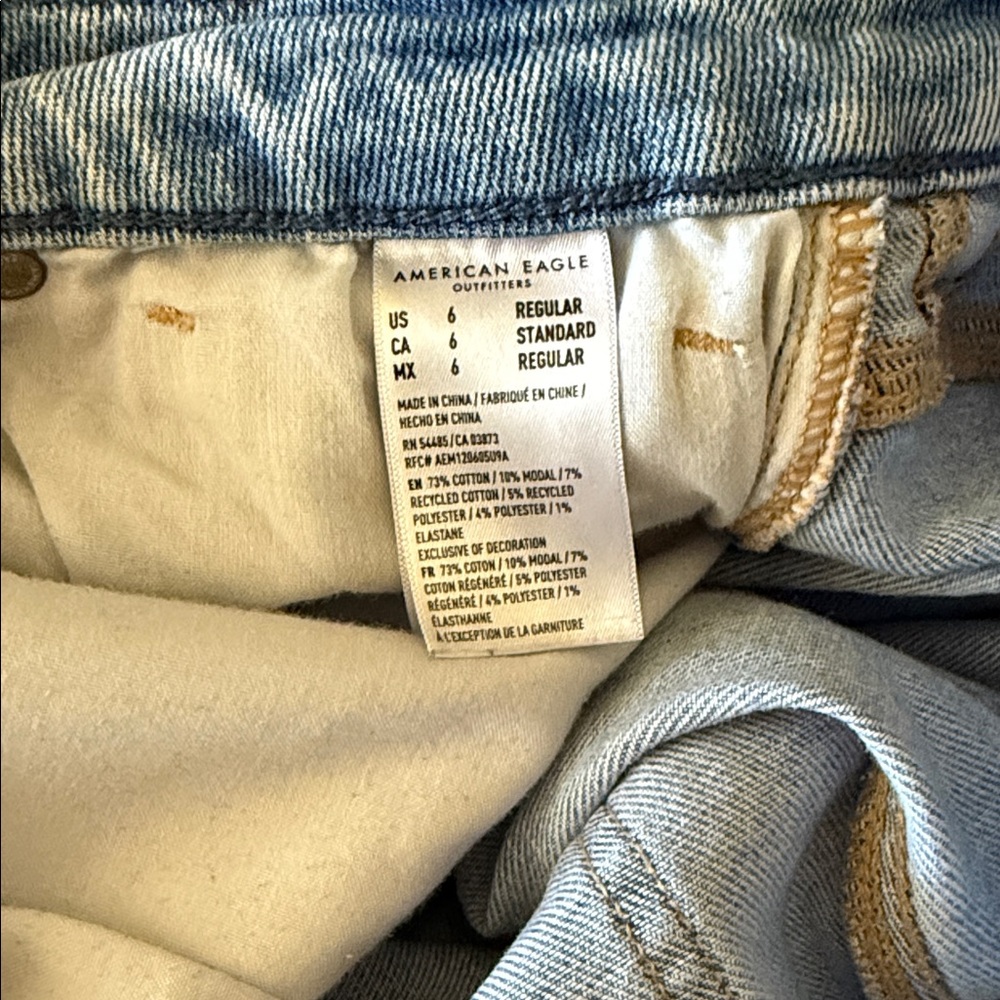 American Eagle Curvy Mom Jeans Women’s Size 6 - Picture 4 of 5